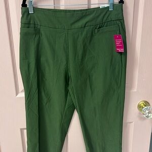 Women’s size 12 army green capris nwt